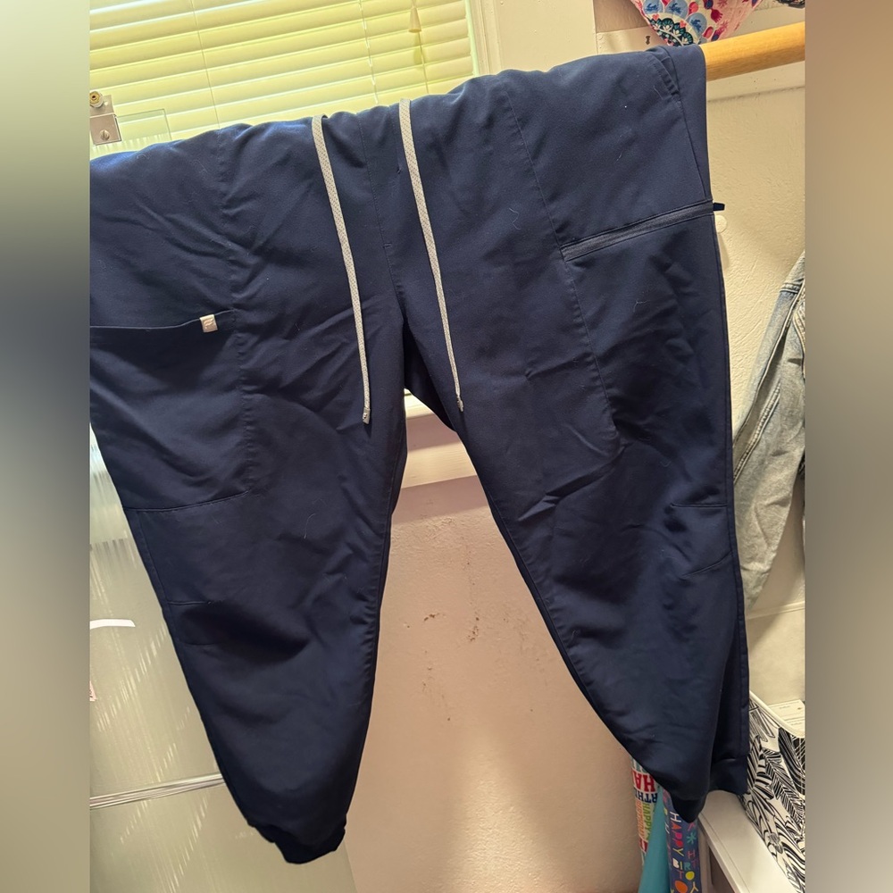 Fabletics scrubs